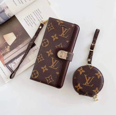 Image of Lux wallet with AirPods 