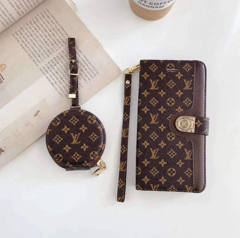 Image of Lux wallet with AirPods 